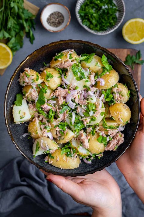 Spanish Tuna Salad, Tuna Side Dish, Tuna Potato Salad, Tuna Potato, Light Lunches, Tuna And Egg, Quick Healthy Lunch, Healthy Tuna, Oil Dressing