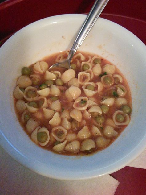 Peas and macaroni every Italian family in Brooklyn makes this Peas And Macaroni, Pasta And Peas, Soup Simple, Macaroni Soup, Quick Pasta, Macaroni Recipes, Italian Family, Sicilian Recipes, Italy Food