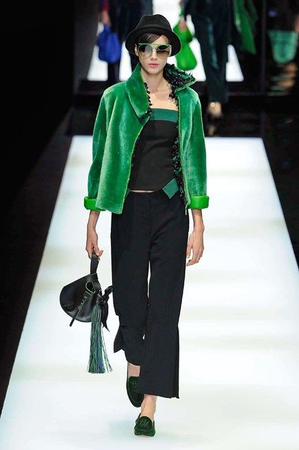 Sfilata Giorgio Armani – Autunno Inverno 2017-2018 Milano Armani Collection, Winter Mode, Casual Chic Outfit, Street Style Chic, Fashion 2020, Fashion 2017, Green Fashion, Minimal Fashion, Fashion Addict