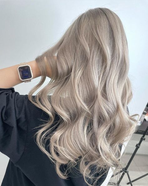 Ashy Ice Blonde Hair, Icy Beige Blonde Hair, Blonde Ashy Hair, Silver Blonde Hair Balayage, Vanilla Beige Blonde Hair, Light Ash Blonde Hair Color, Sand Blonde Hair, Ash Blonde Hair Color Ideas, Luxury Blonde