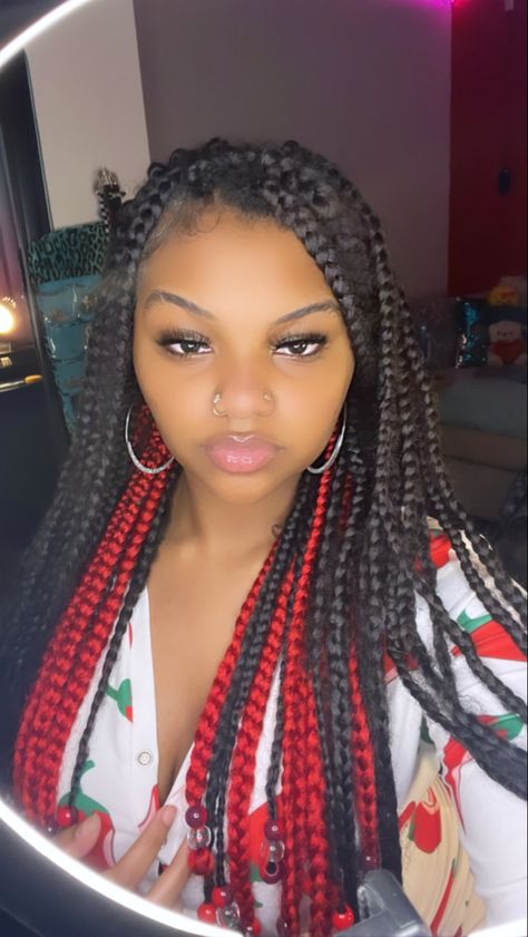 Braided Hairstyles For Black Women Red Hair, Braids Red And Black, Braids Red, Peekaboo Hair Colors, Pretty Dark Skin, Cute Box Braids, Peekaboo Hair, Braiding Styles, Hairstyles Pictures