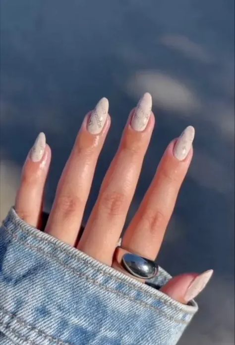 10 Nail Designs You Need To Try Newspaper Nail Art, Nail Design Tutorial, Newspaper Nails, Diy Nails Easy, Diy Will, Press On Nails Coffin, Nail Designs Tutorial, Nude Nail Designs, Nail Design Inspiration