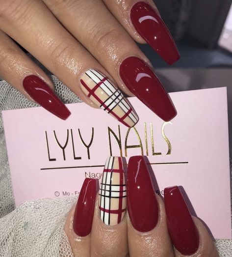 Fall 2023 Acrylic Nails, September Nails Acrylic Coffin, Burberry Christmas Nails, Burberry Acrylic Nails, Burberry Nails Short, Tartan Nail Art, Fall Burberry Nails, Burberry Nails Design, Plaid Nail Designs Fall