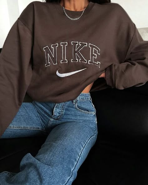 Old School Nike Sweatshirt, Old Nike Sweatshirt, Vintage Nike Sweatshirt Outfit, Nike Sweater Outfit, Nike Sweatshirt Outfit, Nike Vintage Sweatshirt, Vintage Nike Sweater, Crewneck Outfit, Old Sweatshirt