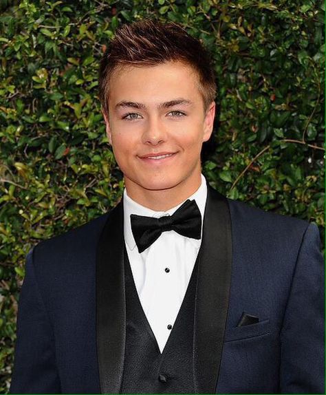 brittany ;-) on Twitter: "Peyton Meyer appreciation post bc http://t.co/BTOSVEqpYU" Lucas Friar, Peyton Meyer, Dog With A Blog, Friday Im In Love, Disney Channel Shows, Gorgeous Guys, Types Of Guys, Boy Meets World, Celebrity Biographies