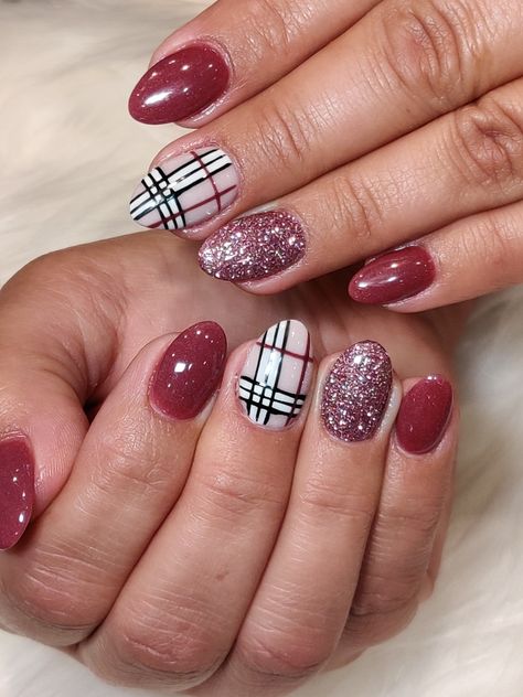 Plaid Christmas Nails, Fall Plaid Nails, Diy Nail Glue, Plaid Nail Designs, Biab Nails, Diy Nail Art Tools, Almond Press On Nails, 2023 Nails, Summer Gel Nails