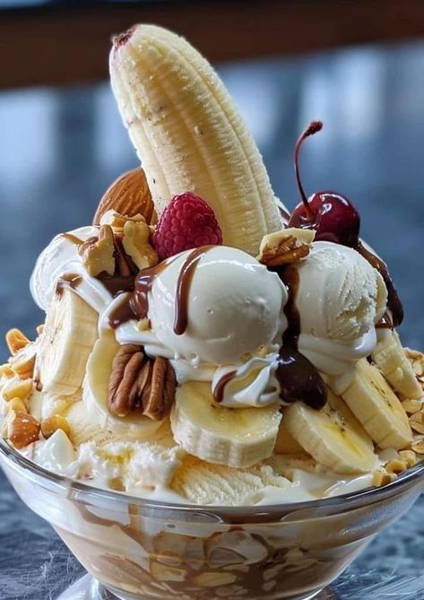 Banana Split Dessert Ice Cream, Chocolate Cream Pie Easy, Banana Boat Recipe, Banana Pudding Ice Cream, Easy Cream Pie, Banana Ice Cream Recipe, Banana Split Dessert, Chicken Cake, Pudding Ice Cream