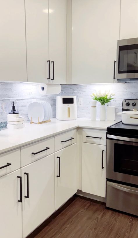 Small White Cabinet Kitchen, Kitchen Ideas Silver Appliances, Kitchen Appliances On Counter, Silver Appliances Kitchen, White Kitchen Stainless Appliances, White Apartment Kitchen, Grey Cabinets White Countertops, White Appliances In Kitchen, White Kitchen Remodel