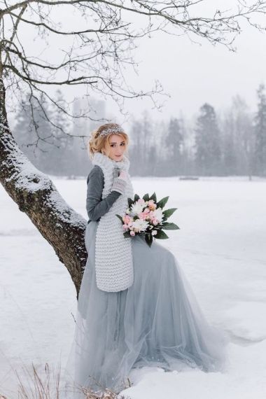 Snow Photoshoot Ideas, Sweet 16 Photoshoot Ideas, 16 Photoshoot Ideas, Pastel Castle, Snowy Photoshoot, Winter Portraits Photography, Snow Portraits, Snow Queen Dress, Jasmine Wedding Dress