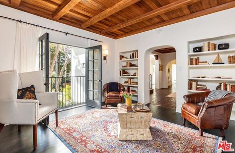 Small Los Angeles Homes, Los Angeles House Aesthetic Interior, Los Angeles Apartment Aesthetic, Los Angeles Apartment, 1920s Home Interior, Las Angeles Apartments, Dream Apartment Los Angeles, Los Angeles Apartment View, Luxury Apartment Los Angeles