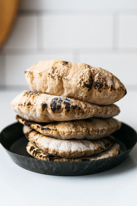 HOMEMADE GLUTEN-FREE PITA BREAD (VEGAN TOO!) | dolly and oatmeal Vegan Pie Crust Recipe, Gluten Free Pita Bread, Gluten Free Pita, Vegan Pie Crust, Pita Bread Recipe, Pitta Bread, Vegan Pie, Gf Bread, Baking Stone