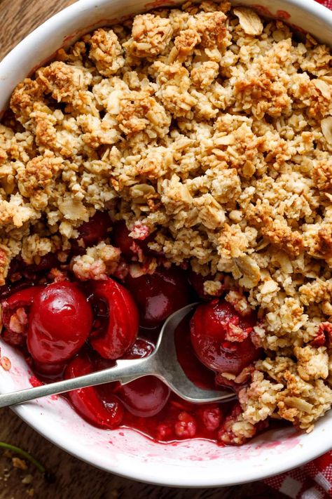 Warm, comforting, and wonderfully sweet, this cherry crisp recipe is a dessert dream come true. It's super fruity and topped with heavenly crunchy oats. Easy Cherry Crisp, Cherry Crisp Recipe Easy, Crunchy Oats, Cherry Crisp Recipe, Crisp Recipes, Cherry Crisp, Pecan Rolls, Cinnamon Nuts, Fruit Cobbler