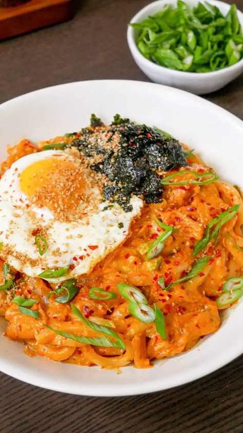 Creamy Kimchi Udon - Jecca Chantilly Kimchi Noodles Recipe, Kimchi Udon Noodles, Creamy Kimchi Udon, Kimchi Meals Healthy, Kimchi Lunch Ideas, Kimchi Meal Ideas, Kimchi Meals, Kimchi Recipe Ideas, Kimchi Breakfast