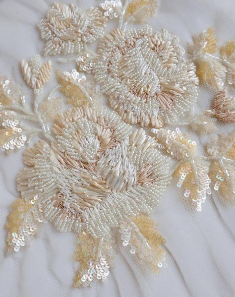 Raffia Embroidery, Raffia Flowers, Colourful Embroidery, Beaded Tulle, Girl’s Room, Embroidered Applique, Work Inspiration, Flowers Online, Lace Flowers