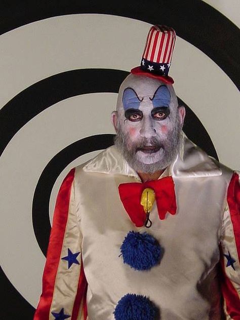 Masochistic Clown, standing tall as Target Rob Zombie Movies, Captain Spaulding Costume, Rob Zombie Art, Rob Zombie Film, The Devil's Rejects, Captain Spaulding, Boris Vallejo, Zombie Art, Horror Movie Icons