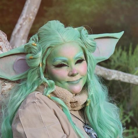 Grogu Makeup Look, Grogu Costume Women, Grogu Face Paint, Yoda Makeup Cute, Grogu Makeup, Grogu Cosplay, Baby Yoda Makeup, Yoda Makeup, Grogu Costume