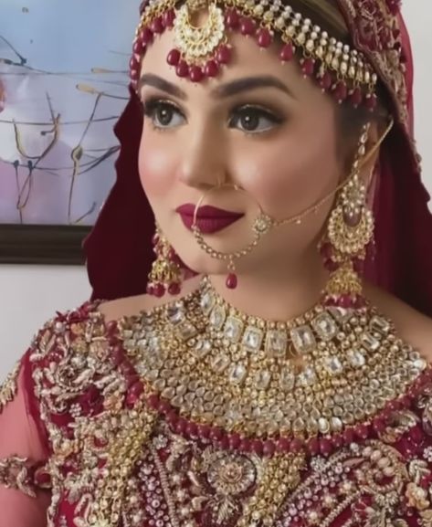 Pakistan Wedding Dress, Pakistani Bridal Makeup Red, Smudged Liner, Halloween Skeleton Makeup, Liquid Cat, Latest Bridal Makeup, Wedding Dress Red, Pakistani Bridal Hairstyles, Pakistan Bridal