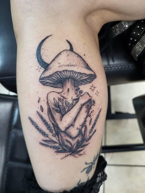 Mushroom Tattoo Feminine, Lady With Mushroom Head Tattoo, Mushroom Head Lady Tattoo, Trippy Mushroom Tattoo Ideas, Black Mushroom Tattoo, Mushroom Woman Tattoo, Mushroom Girl Tattoo, Mushroom Lady Tattoo, Goblincore Tattoo