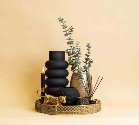 Flower Vase Crafts, Coffee Table Trays, Restroom Decor, Vase Crafts, Coffee Table Styling, Gold Interior, Living Room Decor Modern, Decor Home Living Room, Living Room Decor Apartment