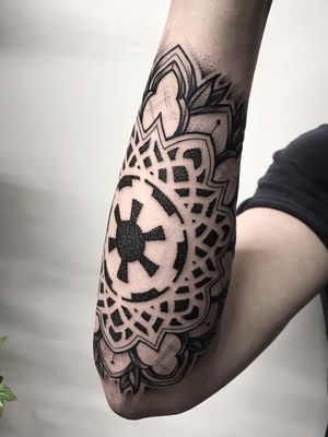 Star Wars Tattoo Sleeve, Black Line Tattoo, Mayan Tattoos, Tattoo Posters, Tattoo Forearm, Geek Tattoo, Sweet Tattoos, Star Wars Tattoo, Line Work Tattoo