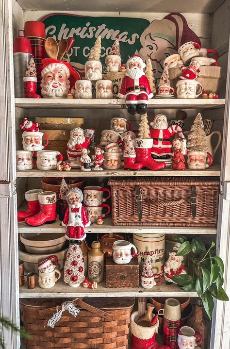 Christmas Booth, Christmas Classics, Christmas Vignettes, Santa Decorations, Santa Mugs, Santa Clause, Christmas Past, Antique Christmas, Farmhouse Christmas Decor