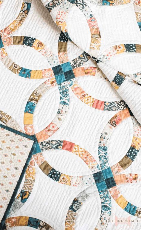 Wedding Ring Quilt Templates, Fan Quilts, Beginner Quilt Patterns Free, Happy Quilts, Scalloped Quilt, Double Wedding Ring, Double Wedding Ring Quilt, Quilt Rack, English Paper Piecing Quilts