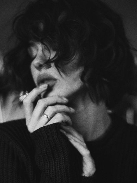 B W Photography Portrait, B W Photography, B&w Photography, Dark French Aesthetic, Pansy Parkinson Aesthetic, Parkinson Aesthetic, Alt Er Love, B W Portrait, Anna Akhmatova