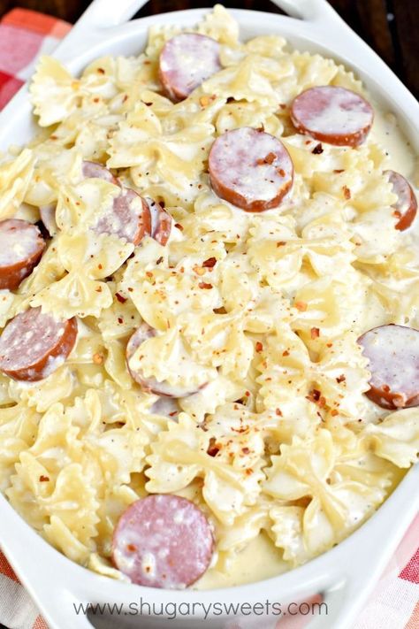 Classico Alfredo Sauce, Alfredo Sauce Recipes, Sausage Alfredo Pasta, Sausage Alfredo, Hamburger Casseroles Recipes, Resep Pasta, For Dinner, Pasta Recipes Alfredo, Pasta Alfredo