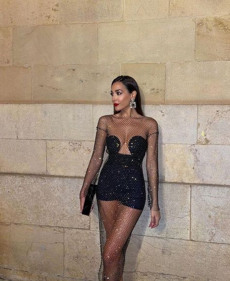 The ShowStopping New Year's Eve Outfits To Wear This Holiday Season - CLOSS FASHION Black Glitz And Glam Outfits, Fishnet Dress Outfit, Rhinestone Pants Outfit, Glam And Glitter Outfits, Fishnet Dress Outfits, New Year Outfit Ideas, New Years Outfits Parties, New Years Outfits, New Year Outfit