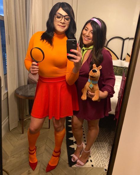 Velma Costumes, Daphne And Velma Costumes, Daphne Halloween, Duo Cosplay, Drag Costume, Velma Costume, Velma Cosplay, Daphne And Velma, Velma Dinkley