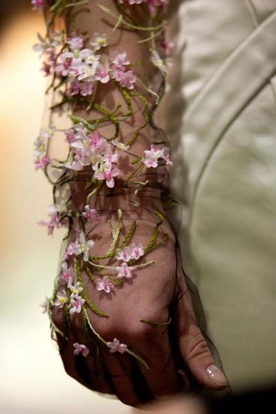 Haute Couture Embroidery, Haute Couture Details, Elie Saab Spring, Christian Dior Haute Couture, Christian Fashion, Couture Embroidery, Dior Haute Couture, Christian Dior Couture, Couture Details