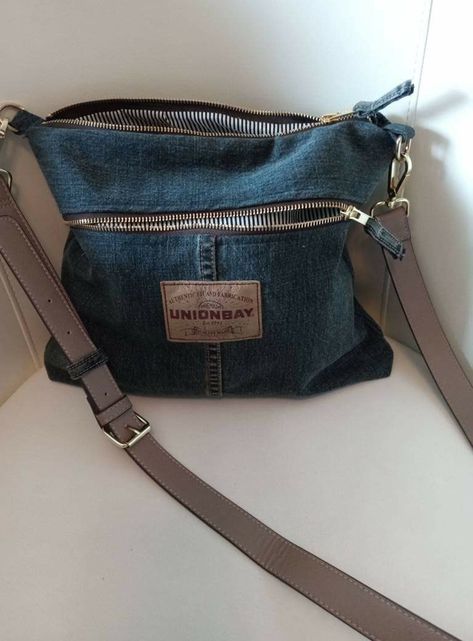 Diy Bags Jeans, Denim Crossbody Bag, Crossbody Bag Pattern, Sewing Courses, Denim Crossbody, Bags Pattern, Denim Purse, Denim Handbags, Denim Bags