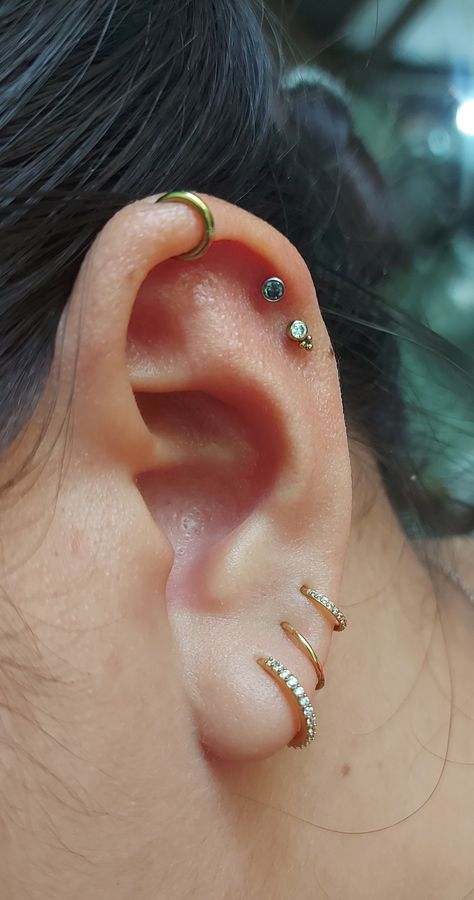 Multiple piercing ideas Triple Lobe Helix Piercing, Tripples Ear Piercing, Triple Vertical Helix Piercing, Triple Front Helix Piercing Studs, Triple Spike Helix Piercing, Double Helix Piercings, Helix Piercing Stud, Double Helix Piercing, Double Helix