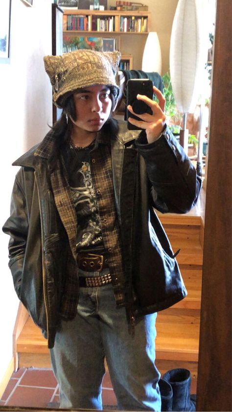 #grunge #punk #fashion #kittyhat #diy #leatherjacketoutfit #diy Punk Style Fitted Costume Hat, Punk Style Hat For Streetwear, Punk Style Hat For Streetwear, One Size Fits Most, Crust Hat Punk, Diy Punk Tank Top, Grungy Outfit, Baseball Hat Outfit, Leather Jacket Outfits, Outfits With Hats