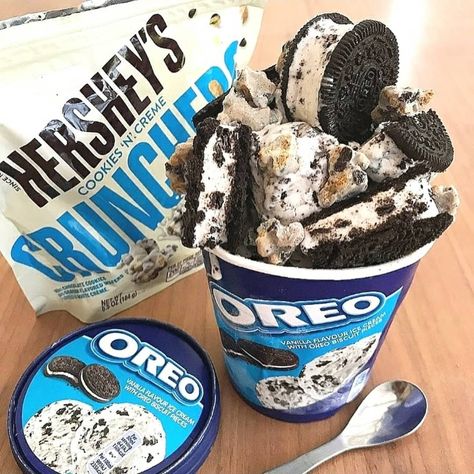 WORLDFOODPOORN on Instagram: “🇮🇹 Ice creams 🍦 Which one is you favourite?!😛🇮🇹” Oreo Flavors, Oreo Ice Cream, Food Chocolate, Junk Food Snacks, Cute Desserts, Oreo Cookies, Food Obsession, Cookies And Cream, Cafe Food