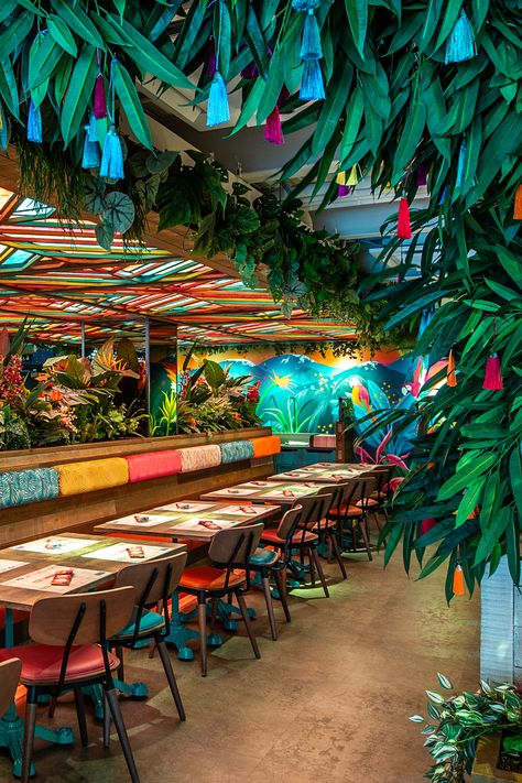 An Indian restaurant inspired by the tropical indian jungle rainforest. Jungle vibes restaurant. Funky restaurant. Green restaurant. Planting restaurant. Restaurant Interior Design Tropical, Jamaican Restaurant Decor, Modern Indian Restaurant Design, Acai Restaurant, Island Restaurant Design, Indian Restaurant Interior Design Creative, Restaurant Theme Ideas, Tropical Bar Design, Tropical Restaurant Design