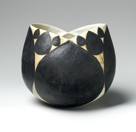 John Ward (British, born London, 1938), Stoneware pot, ca. 1986 MET John Ward Ceramics, Danielle Miller, Home Ceramics, John Ward, Vase Noir, Sculptures Céramiques, Vase Ceramic, Ceramic Techniques, White Vase