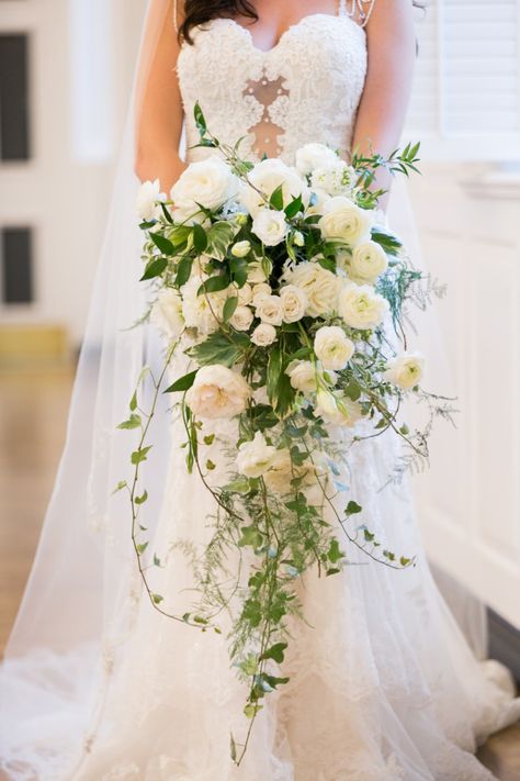 Large Cascading Bridal Bouquet, Flowing Wedding Bouquets, Hanging Bridal Bouquet White, Large Cascade Wedding Bouquet, Bride Bouquets Classic, Wispy Bridal Bouquet, Flowy Bridal Bouquets, Dramatic Bridal Bouquet, How To Cascade Bouquet