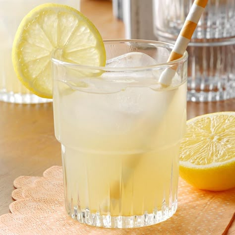 Old-Fashioned Lemonade Old Fashioned Lemonade, Spiked Lemonade, Homemade Limoncello, Best Lemonade, Lemon Curd Recipe, Mint Lemonade, Peach Lemonade, Curd Recipe, Cookout Food