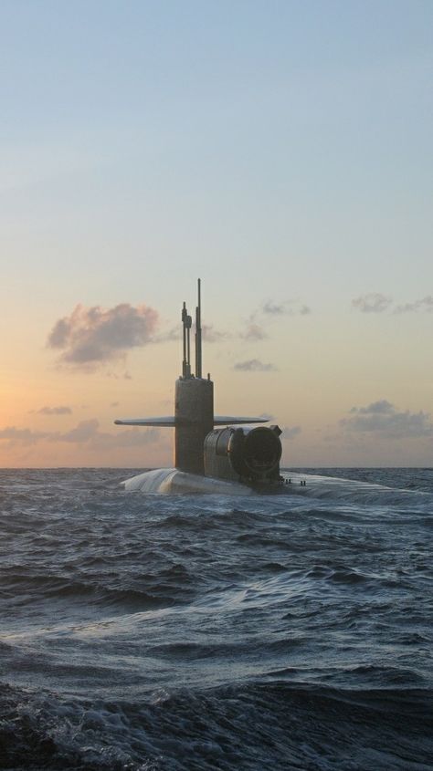 Navy Submarine, Us Navy Aesthetic, Us Navy Wallpaper, Submarines Navy, Bismarck Battleship Wallpaper, Submarine Pictures, Military Motivation, Russian Submarine, Nautical Aesthetic