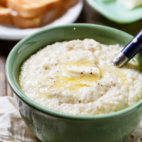 Creamiest Grits Ever Grits Breakfast, Southern Breakfast, Creamy Grits, Grits Recipe, Southern Recipes Soul Food, Comfort Food Southern, Think Food, Southern Cooking, Cereal Recipes