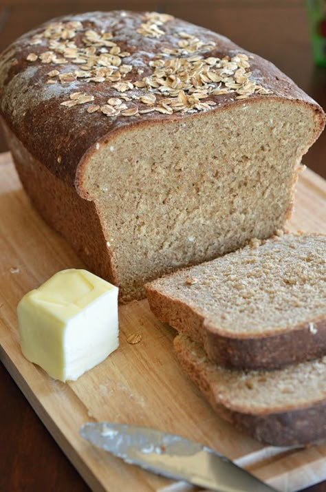 Whole Wheat Oatmeal Bread - This homemade sliced bread is a hearty bread with a hint of sweetness from the small addition of honey and molasses. I love it simply toasted with butter. Oatmeal Bread Recipe, Molasses Bread, Wheat Bread Recipe, Tasty Bread Recipe, Oatmeal Bread, Yeast Bread Recipes, Homemade Breads, Sliced Bread, Yeast Breads