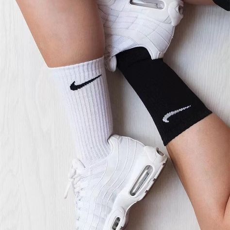 Nike Socks Long, Casual White Nike Socks, Black Nike Socks Outfit, Long White Nike Socks, Long Socks Outfits, Sporty White Socks For Streetwear, Nike White Sports Socks, Black Nike Socks, Nike Socks Outfit