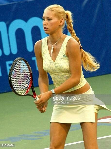 Anna Kournikova Anna Kournikova Tennis, Camila Giorgi, Women Athletes, Female Tennis, Anna Kournikova, Ladies Tennis, Tennis World, Enrique Iglesias, Tennis Fashion