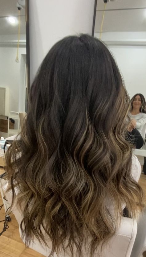 Blow out & beauty wave by @katiekadelak Blow Dry Waves, Blow Wave, Curly Blowdry Long Hair, Blow Wave Hair, Blowout Waves, Curly Blowdry, Blow Dry Curls, Blowdry Styles, Perfect Blowout