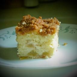 rhubarb cake recipe Bisquick Velvet Crumb Cake Recipe, Velvet Crumb Cake, Bisquick Coffee Cake Recipe, Carbquik Recipes, Rhubarb Cake Recipes, Crumb Coffee Cakes, Crumb Cake Recipe, Rhubarb Cake, Bisquick Recipes