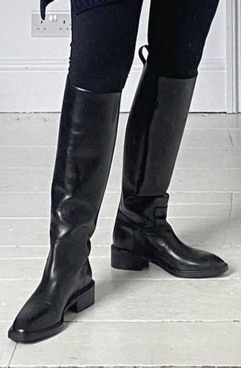 ISO: Anyone know where I can get a pair like this one? black leather boots - tall boots - flat boots Luxury Tall Leather Boots, Tall Black Boots Tight, Luxury Tall Classic Boots, Classic Tall Black Boots, Sleek Tall Leather Heeled Boots, Boots Tall, Boots Flat, Outfits Winter, Flat Boots