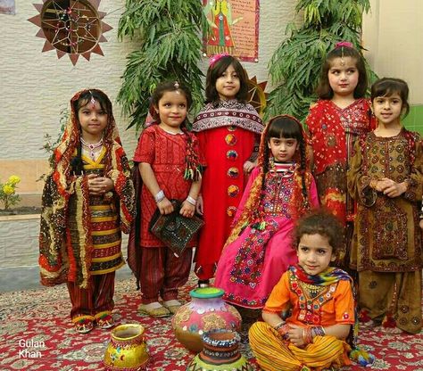 So beautiful Sindhi children with cultural dresses in cultural day Pakistan Cultural Dress, Sindhi Culture Dresses, Balochistan Culture, Sindhi Culture Day, Sindhi Culture, Sindhi Dress, Desi Party, Fashion Show Themes, Pakistani Culture