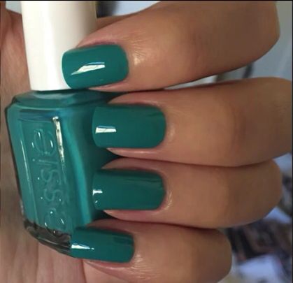 I love this dark turquoise nails Turquise Nails, Dark Turquoise Nails, Turquoise Nail Polish, Aqua Nails, Nails Dark, Teal Nails, Turquoise Nails, Vert Turquoise, Sweater Nails