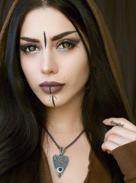 Viking Makeup, Fete Emo, Smiley Piercing, Alchemy Gothic, Gothic Ideas, Witch Makeup, Gothic Models, Goth Beauty, Gothic Makeup